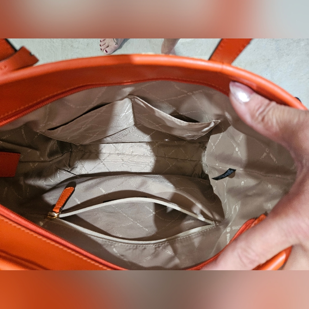 🖤Michael Kors Woven Tote in Orange and Tan Ombre Straw - Picture 4 of 4